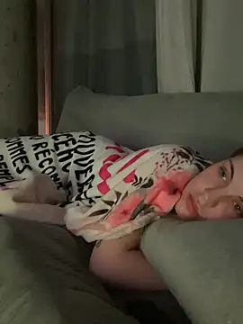 Snapshot of elliepixie chatting on 03-01-26, 05:42 elliepixie online show from 03-01-26, 05:42