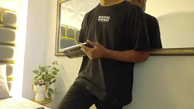 Neytanmalcon online show from 10-31-25, 08:43