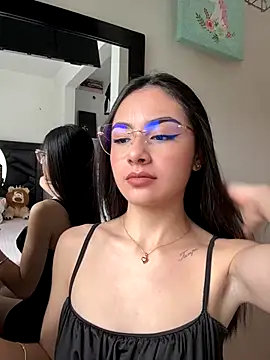 Snapshot of IslaCole chatting on 10-25-25, 06:46 IslaCole online show from 10-25-25, 06:46