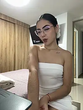 IslaCole online show from 07-14-26, 02:05