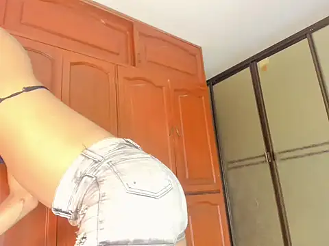 Snapshot of shopy_horny chatting on 12-01-25, 08:41 shopy horny online show from 12-01-25, 08:41