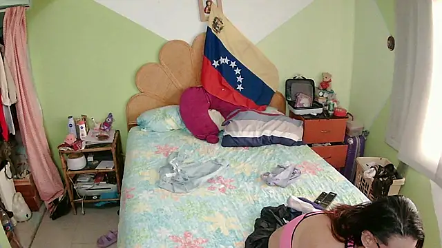 Snapshot of Destrukturada chatting on 02-19-26, 07:10 Destrukturada online show from 02-19-26, 07:10