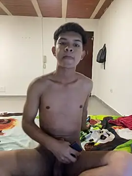 Snapshot of Cristianjo99 chatting on 10-23-25, 02:44 Cristianjo99 online show from 10-23-25, 02:44