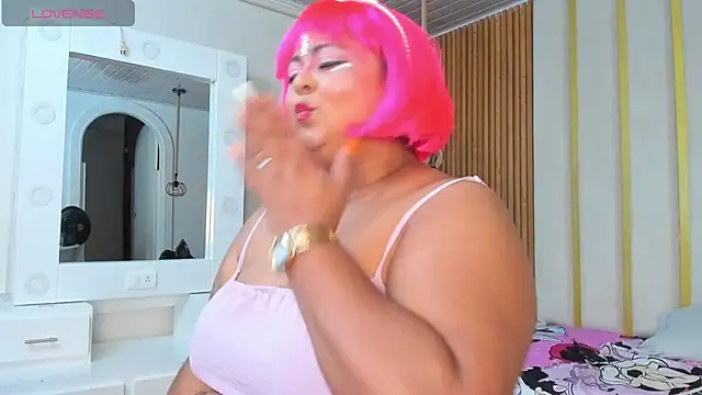 Snapshot of Hanna_curvy_ chatting on 10-25-25, 11:29 Hanna curvy  online show from 10-25-25, 11:29