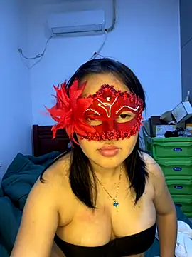 Lona Thien online show from 10-31-25, 04:52