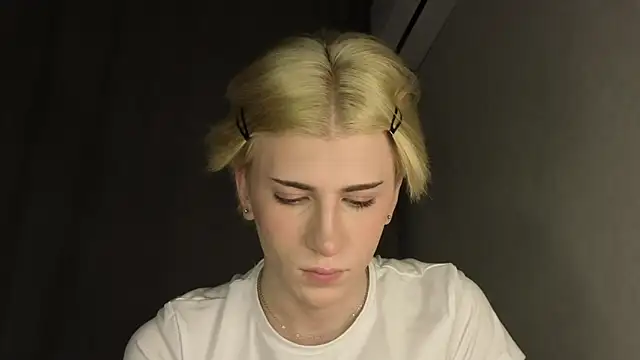 Oliver star boy  online show from 05-12-26, 06:16