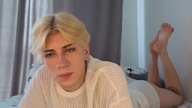 Oliver star boy  online show from 05-16-26, 08:44