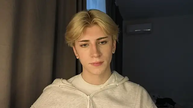 Oliver star boy  online show from 05-25-26, 12:11