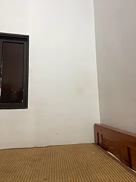 Snapshot of Bee_Yellow00 chatting on 11-02-25, 09:22 Bee Yellow00 online show from 11-02-25, 09:22