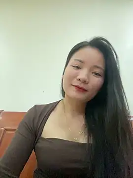 Snapshot of Bee_Yellow00 chatting on 11-03-25, 04:47 Bee Yellow00 online show from 11-03-25, 04:47