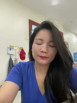 Bee Yellow00 online show from 06-27-26, 04:28