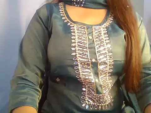 Snapshot of QUEEN_SUKU__ chatting on 10-24-25, 05:37 QUEEN SUKU   online show from 10-24-25, 05:37