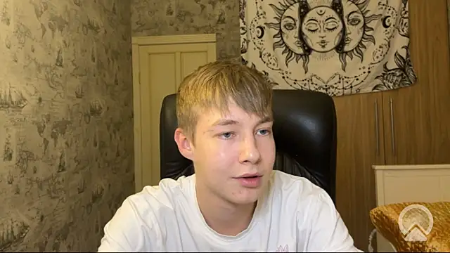 Snapshot of R__G__ chatting on 10-24-25, 05:31 R  G   online show from 10-24-25, 05:31