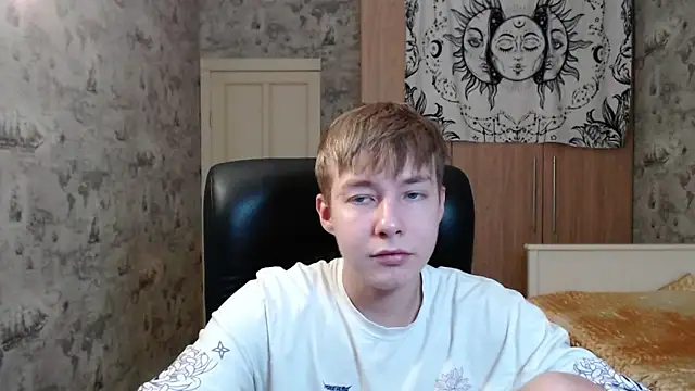 Snapshot of R__G__ chatting on 10-25-25, 04:46 R  G   online show from 10-25-25, 04:46