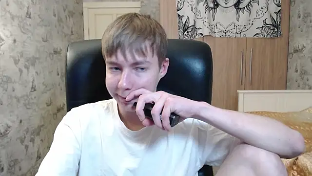 Snapshot of R__G__ chatting on 10-26-25, 06:58 R  G   online show from 10-26-25, 06:58