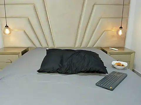 Snapshot of MaroxCute chatting on 10-30-25, 11:33 MaroxCute online show from 10-30-25, 11:33