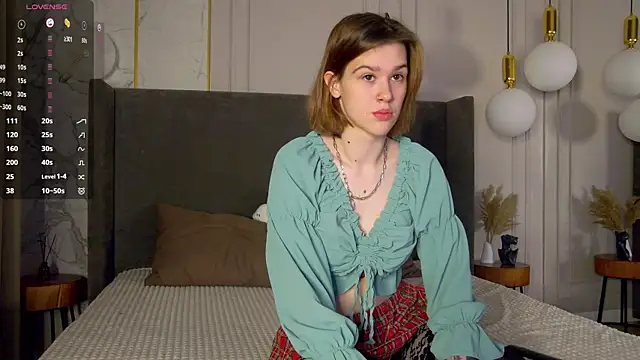 LoraPuffs online show from 11-17-25, 04:46