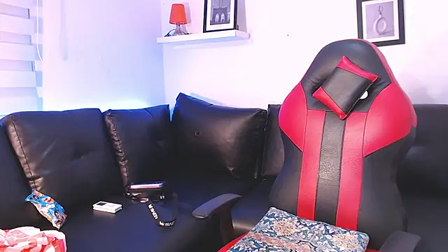 Snapshot of ebony_amazing chatting on 10-28-25, 02:09 ebony amazing online show from 10-28-25, 02:09