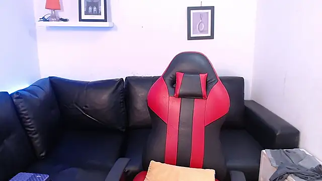 Snapshot of ebony_amazing chatting on 10-29-25, 01:35 ebony amazing online show from 10-29-25, 01:35