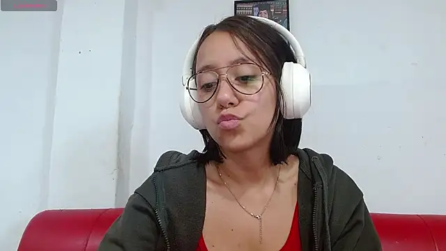 Snapshot of LunaaMorena chatting on 05-13-26, 03:09 LunaaMorena online show from 05-13-26, 03:09