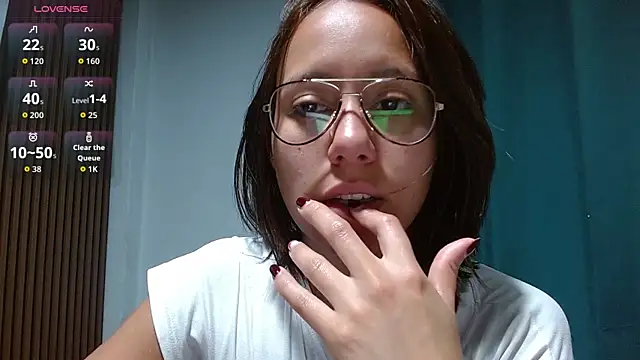 Snapshot of LunaaMorena chatting on 05-19-26, 02:23 LunaaMorena online show from 05-19-26, 02:23