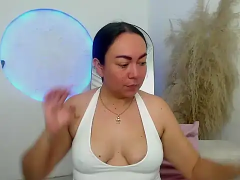 Yadis hot online show from 02-05-26, 12:04