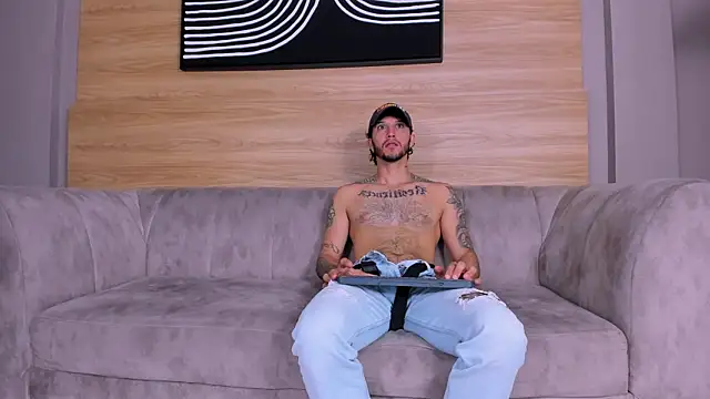 Snapshot of tonny__08 chatting on 10-25-25, 01:29 tonny  08 online show from 10-25-25, 01:29