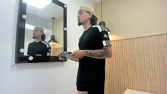 Snapshot of STEINER_01 chatting on 10-28-25, 04:38 STEINER 01 online show from 10-28-25, 04:38