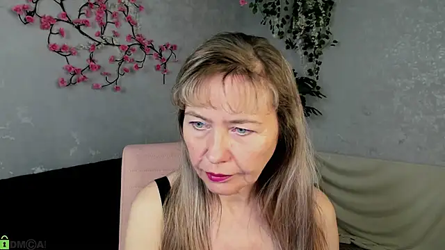 Carla Vogue online show from 11-10-25, 04:00