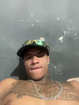 Snapshot of Guilps chatting on 10-25-25, 01:46 Guilps online show from 10-25-25, 01:46