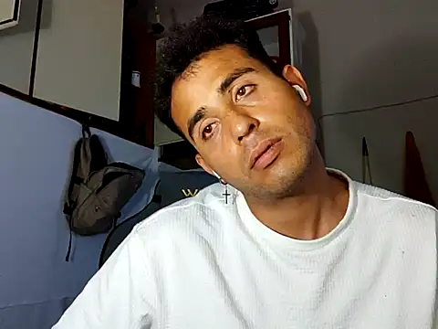 Snapshot of mrberemgena420 chatting on 05-31-26, 11:17 mrberemgena420 online show from 05-31-26, 11:17