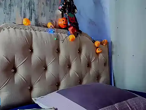 Snapshot of eva_delight_ chatting on 10-31-25, 11:22 eva delight  online show from 10-31-25, 11:22