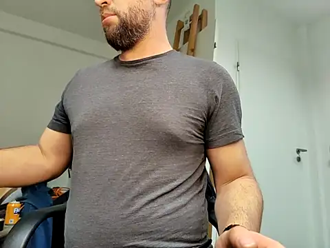 Snapshot of stripcumboy chatting on 10-24-25, 06:04 stripcumboy online show from 10-24-25, 06:04