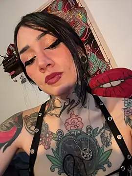 NinaHex online show from 11-18-25, 02:32