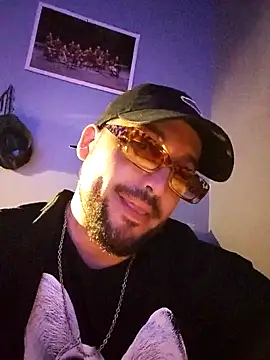 Snapshot of Emeromeo chatting on 10-29-25, 03:31 Emeromeo online show from 10-29-25, 03:31