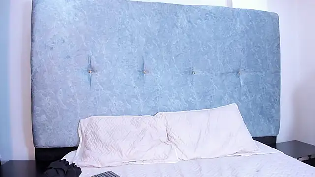 Snapshot of Catalina_Bonnet chatting on 10-29-25, 03:42 Catalina Bonnet online show from 10-29-25, 03:42