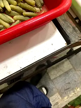 Snapshot of Unique-Man chatting on 10-25-25, 11:29 Unique-Man online show from 10-25-25, 11:29