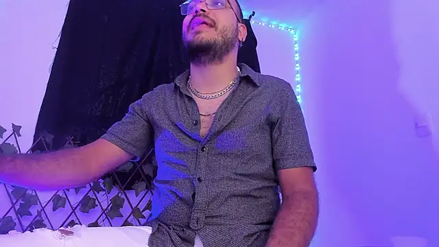 Snapshot of MarkWolfe1 chatting on 10-29-25, 09:38 MarkWolfe1 online show from 10-29-25, 09:38