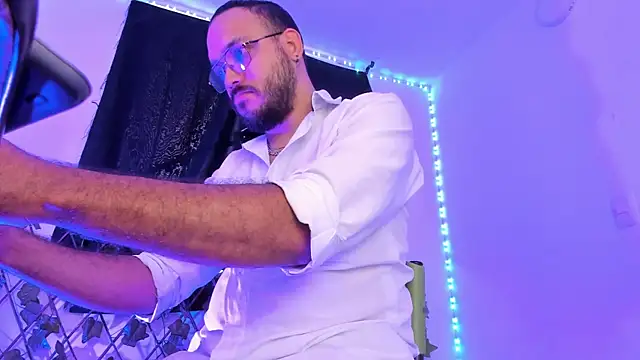 Snapshot of MarkWolfe1 chatting on 11-04-25, 09:14 MarkWolfe1 online show from 11-04-25, 09:14