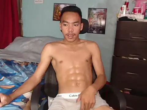 Snapshot of slimraz02 chatting on 03-12-26, 12:28 slimraz02 online show from 03-12-26, 12:28