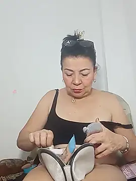 Snapshot of laliItaclark chatting on 05-30-26, 11:29 laliItaclark online show from 05-30-26, 11:29