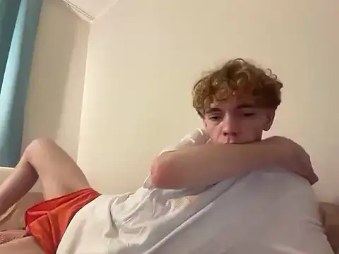 Snapshot of BrunoTwinkXXL chatting on 10-25-25, 08:03 BrunoTwinkXXL online show from 10-25-25, 08:03