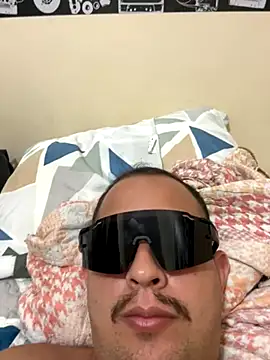 Snapshot of Honorat1 chatting on 10-27-25, 03:10 Honorat1 online show from 10-27-25, 03:10