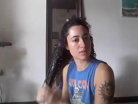 Snapshot of eleganceafterdark chatting on 10-29-25, 03:03 eleganceafterdark online show from 10-29-25, 03:03