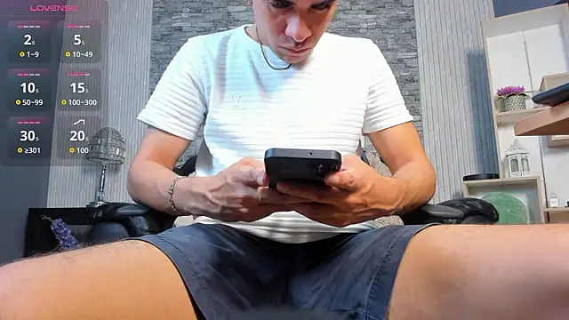 Snapshot of zack_joness18 chatting on 03-20-26, 06:07 zack joness18 online show from 03-20-26, 06:07