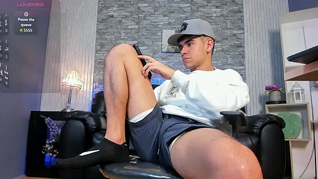 Snapshot of zack_joness18 chatting on 03-26-26, 05:46 zack joness18 online show from 03-26-26, 05:46