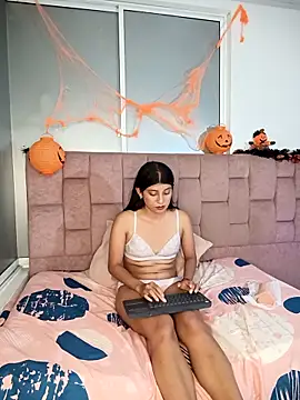 Snapshot of YeseniaRodriguez3 chatting on 10-25-25, 09:42 YeseniaRodriguez3 online show from 10-25-25, 09:42