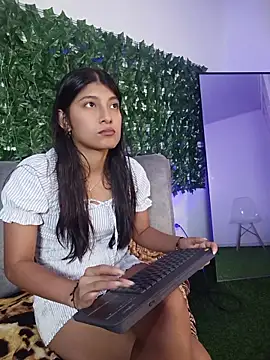 YeseniaRodriguez3 online show from 06-11-26, 12:47