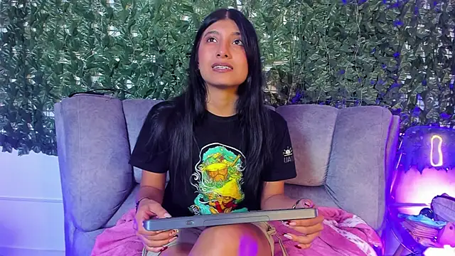 YeseniaRodriguez3 online show from 06-30-26, 01:12