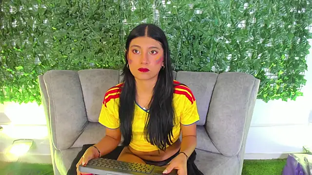 YeseniaRodriguez3 online show from 07-07-26, 01:04